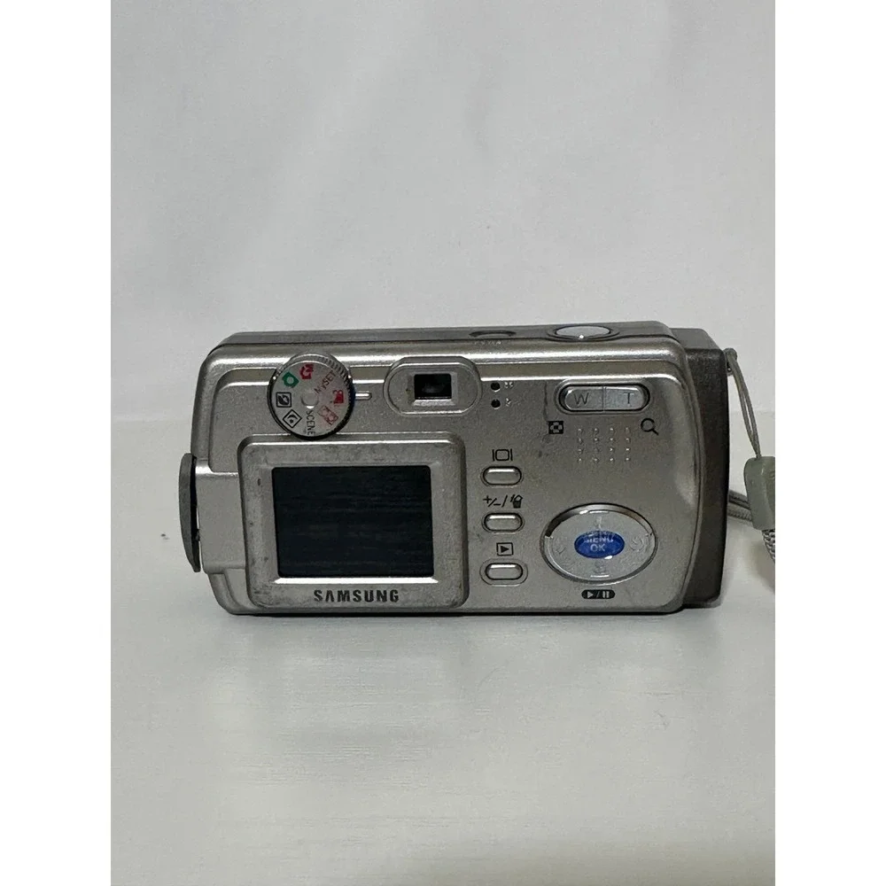 Samsung Digimax 430 digital camera For Parts Only